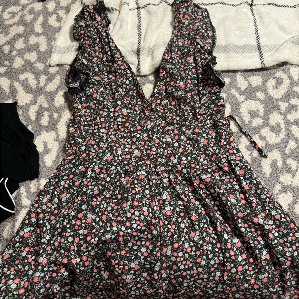 Francesca’s Floral Romper NWOT